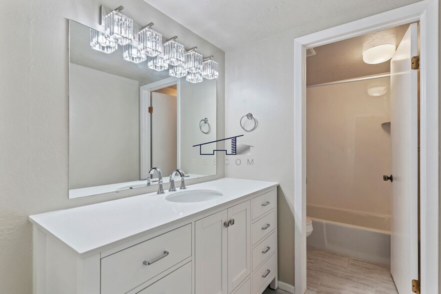 Building Photo - 26 White Barn Dr