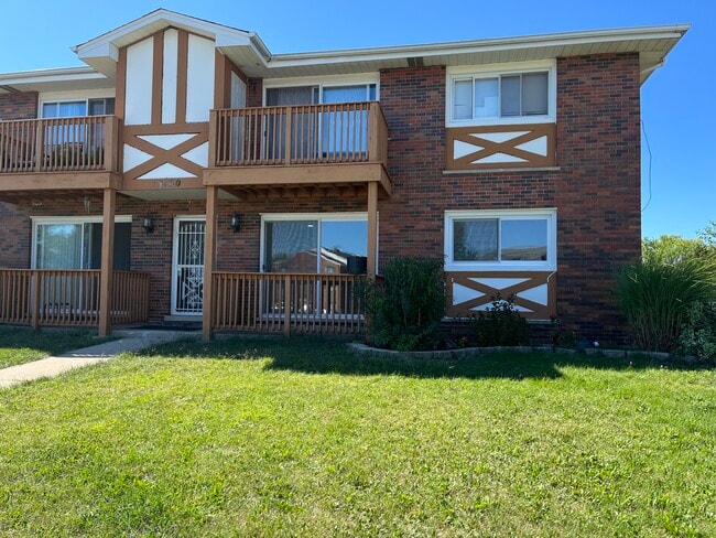 Building Photo - 15160 El Cameno Real Dr