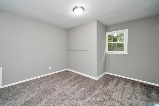 Building Photo - 2136 Arcadia Rd