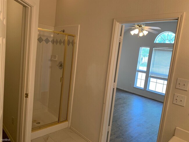 Building Photo - 3 br, 2 bath House - 1142 Robin Circle