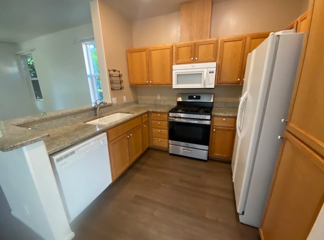 Primary Photo - Desirable Bethel home 3BD/2.5 BA - Close t...