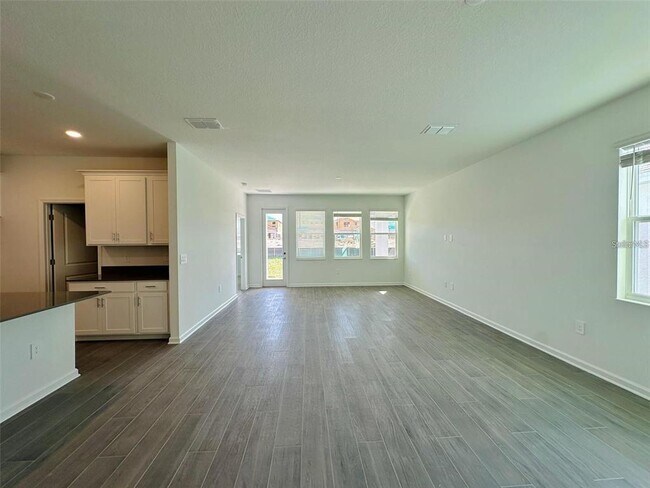 Building Photo - 2665 Armstrong Ave