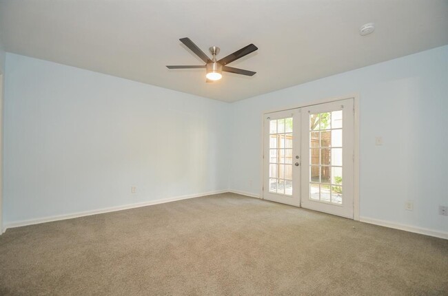 Building Photo - 5303 Lost Forest Dr