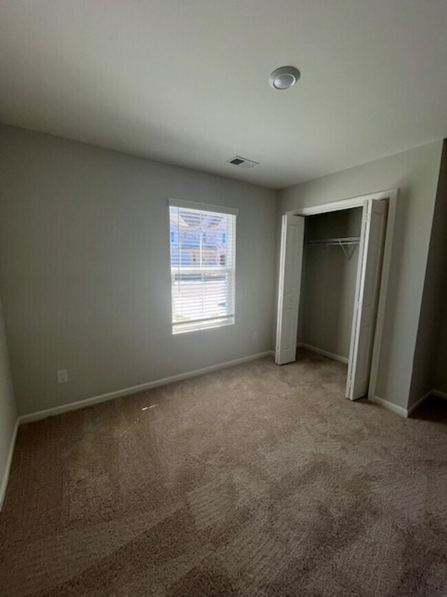 Building Photo - Cozy New-Build in Leland!