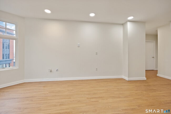 Building Photo - 1355 Main St