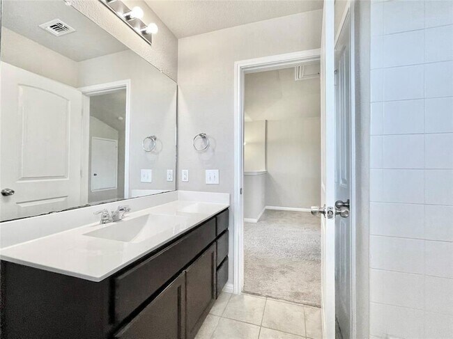 Building Photo - 417 Katmai Cir