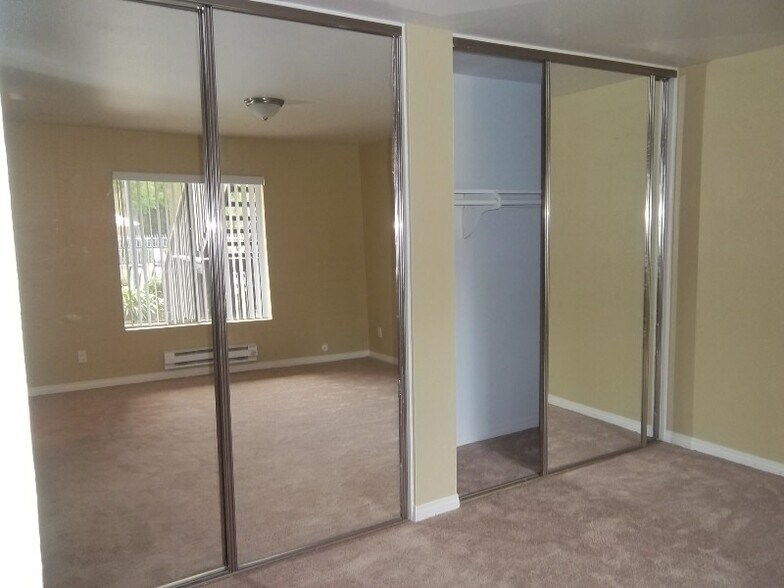 Dual Closet - 1111 Sepulveda Blvd