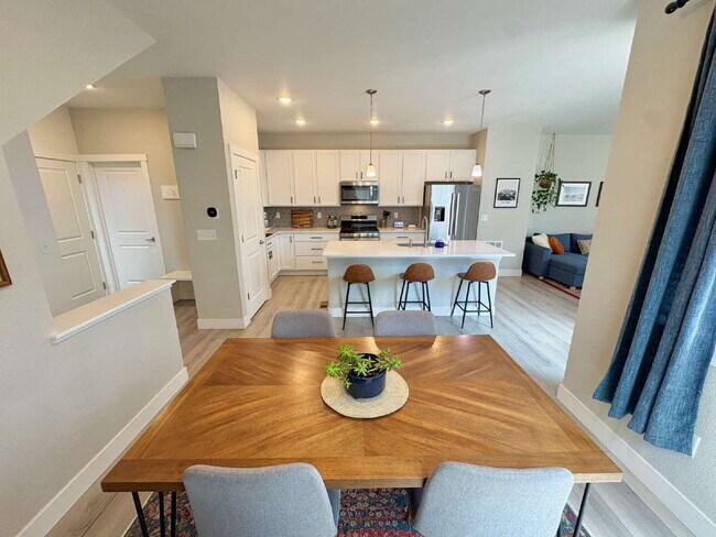 Building Photo - 3bd/2.5ba Paired Home in Trailside w/ side yard
