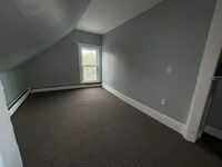 Building Photo - 3rd Floor Amesbury 2 Bedroom+Office
