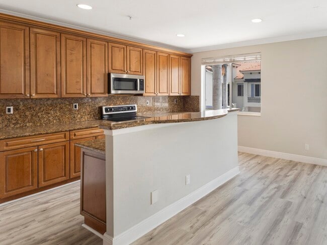 Building Photo - 3028 Waterside Cir