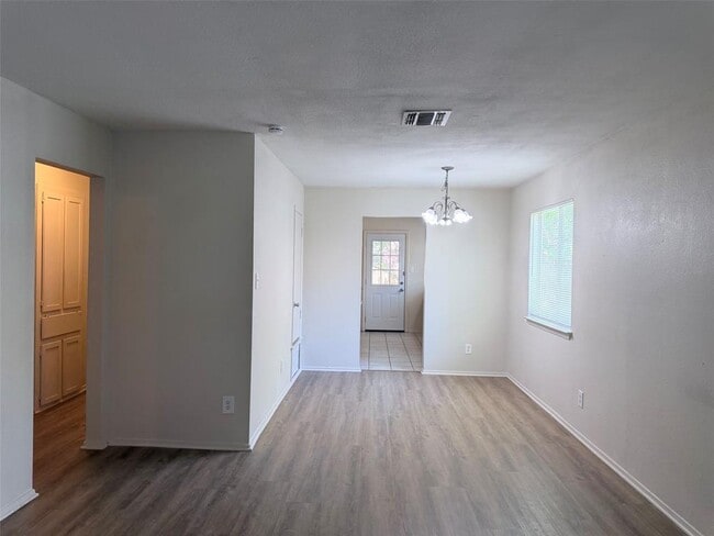 Building Photo - 410 Linden St