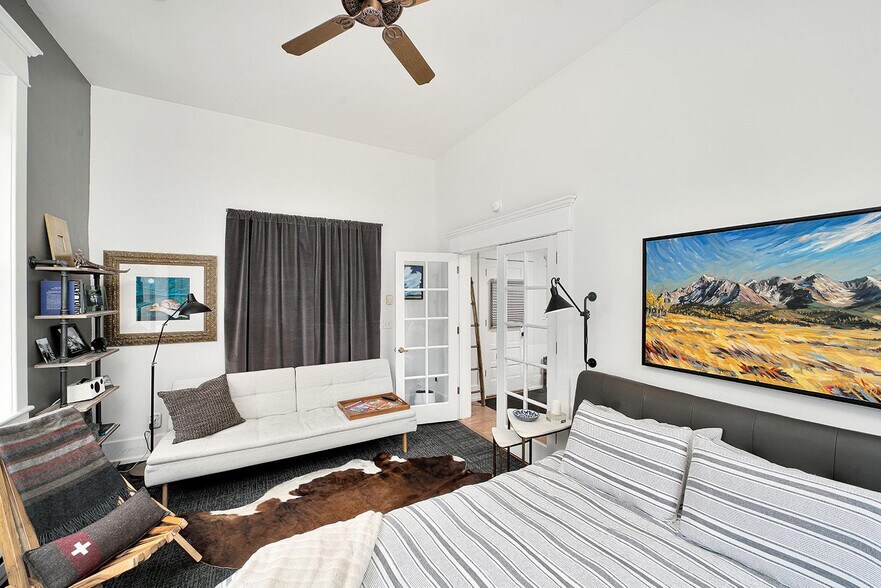 Building Photo - 107 W Columbia Ave