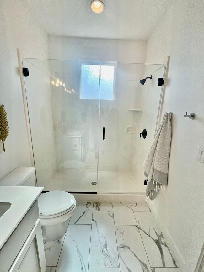 Building Photo - Beautiful Three Bedroom Townhome in Woodland Estates