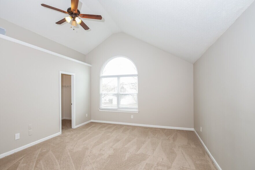 Building Photo - 2962 Knoll View Pl