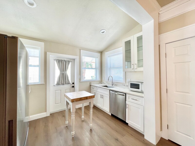 Building Photo - 7700 Boca Ciega Dr