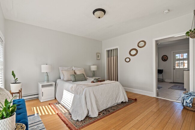 Building Photo - 377 Dorchester St