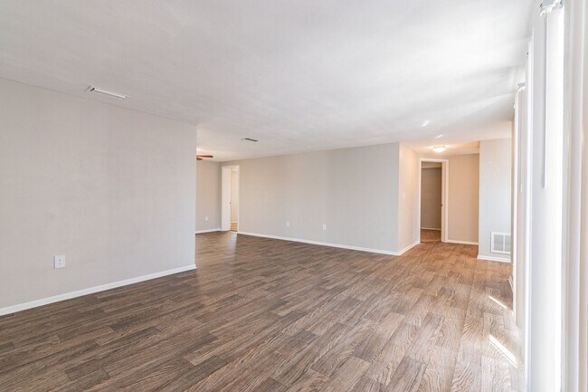 Building Photo - 3/2/1 in Port Richey