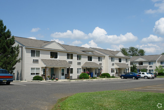 Primary Photo - Kingsway Apartments