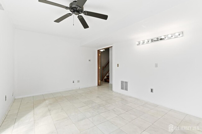 Building Photo - 6 Cherry St