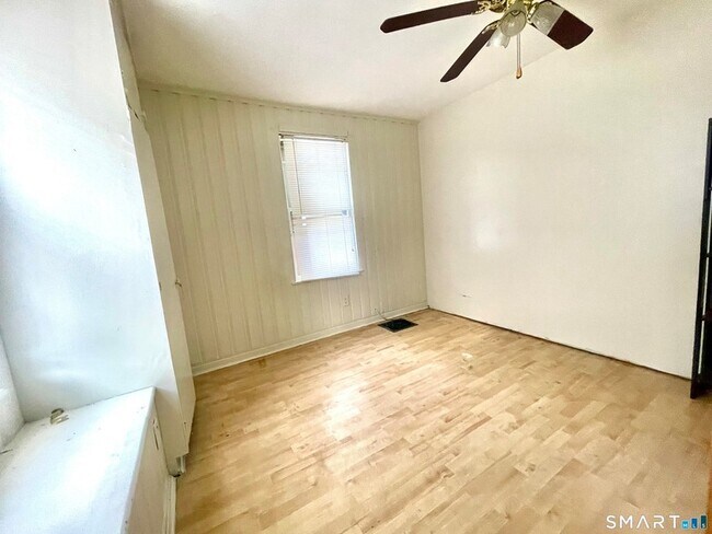 Building Photo - 128 Franklin St