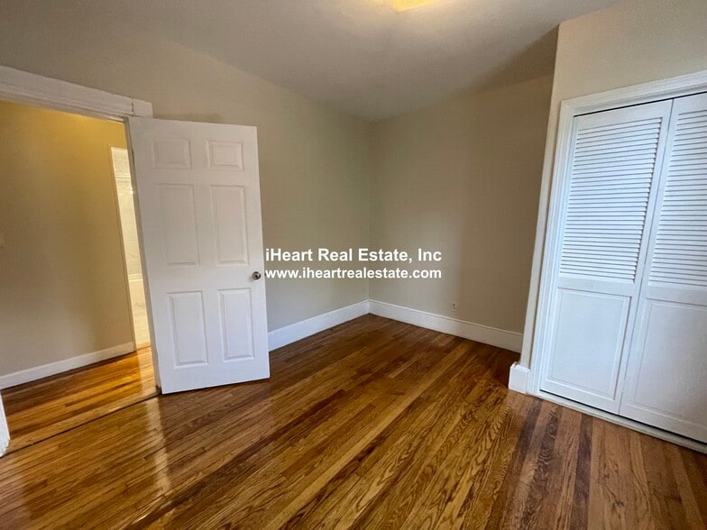 Building Photo - 338 K St