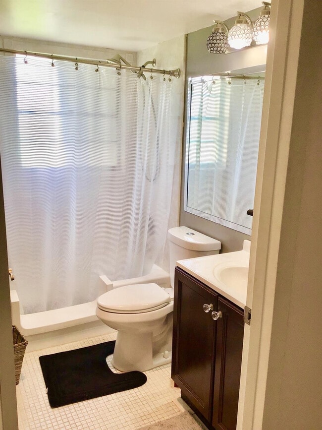 Building Photo - 438 Mansfield K