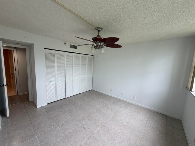 Building Photo - 6463 La Costa Dr