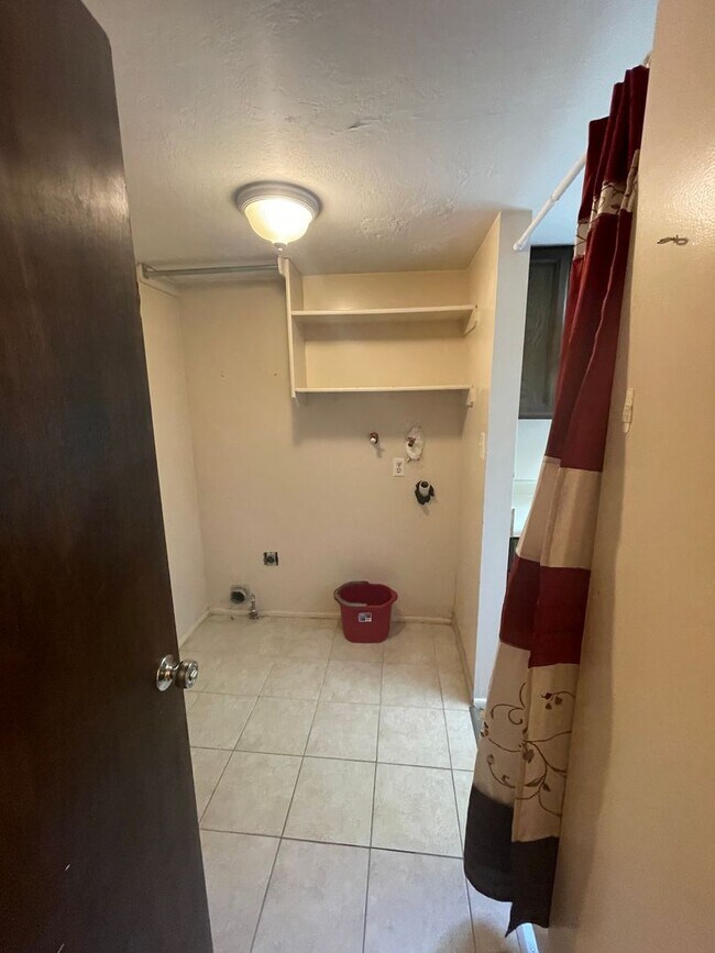 Building Photo - 785-787 S 200 E