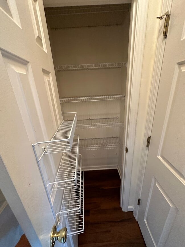 Building Photo - Great 2 Bedroom 2.5 Bath in Ridge Creek!