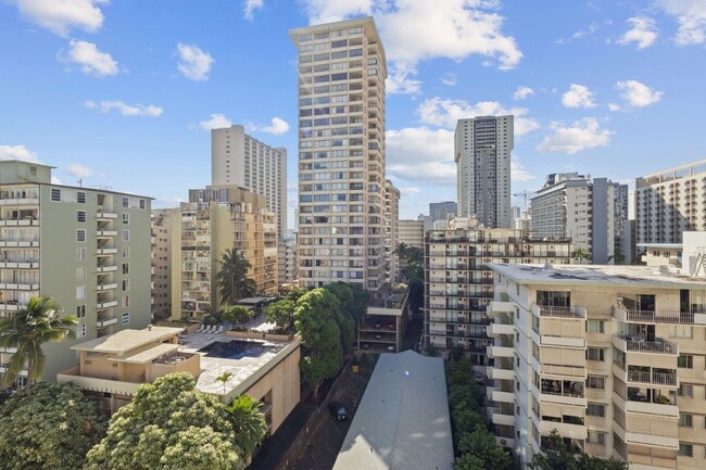 Building Photo - Heart of Waikiki | Kitchen | Free Parking ...