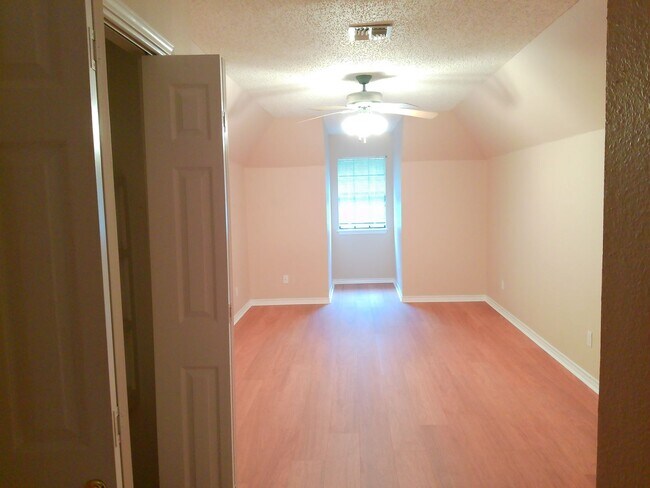 Building Photo - 6413 Marans St