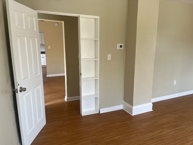 Building Photo - 328 W 17th St