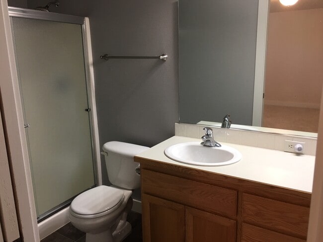 Building Photo - Beautiful 3 bedroom 2 bath home