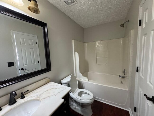 Building Photo - 312 Pieris Dr