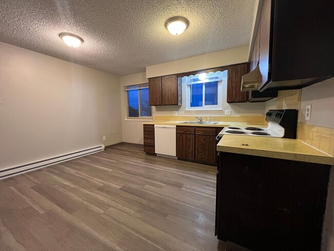 Building Photo - Lily1852 (KC-AM)