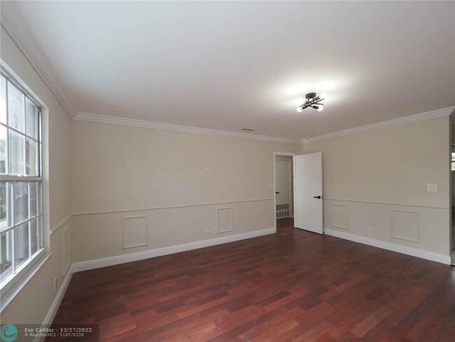 Building Photo - 10764 Lenox Rd