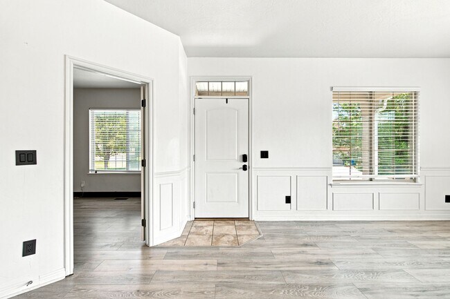 Building Photo - Beautiful Townhome in American Fork!
