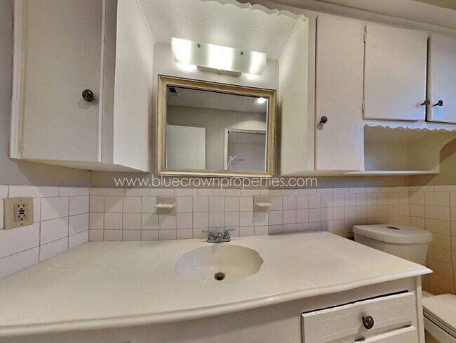 Building Photo - 8322 Lullwater Dr