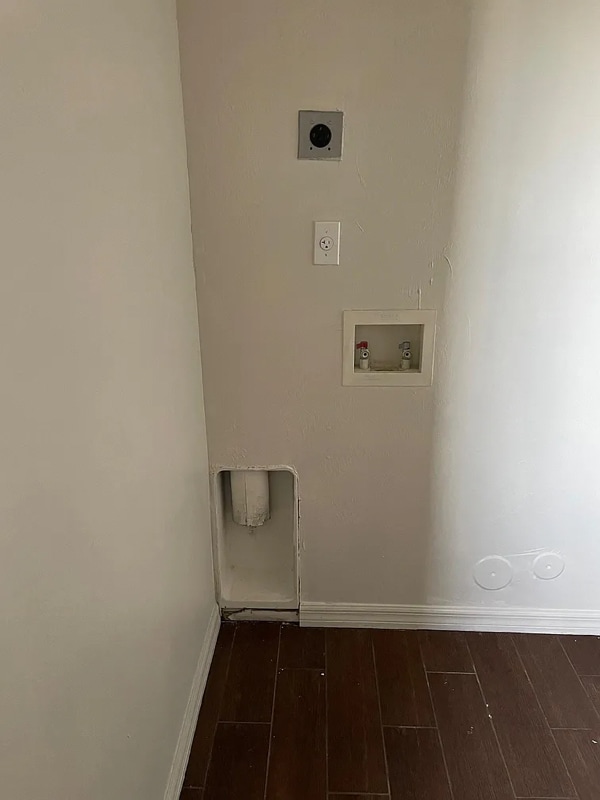 Building Photo - 505 W Hickpochee Ave