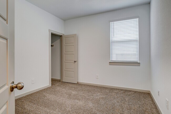 Building Photo - 3012 Gunnersbury Dr