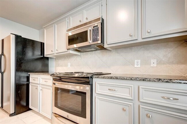 Building Photo - 1718 Redwing Cove Dr