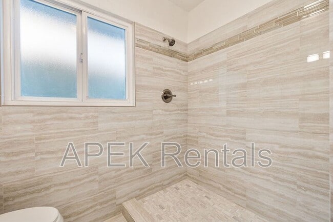 Building Photo - 1425 Vía Soledad