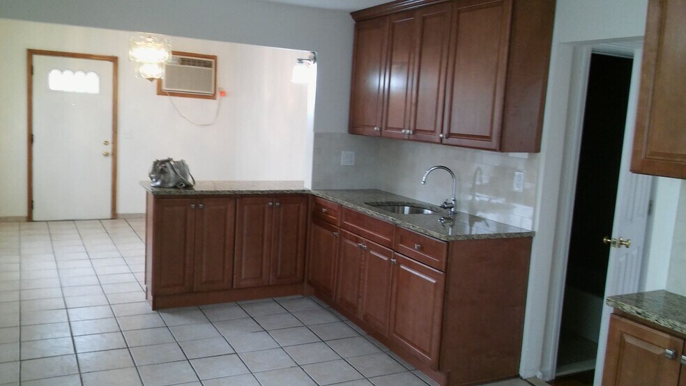 Primary Photo - 138 Marsellus Pl