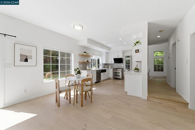 Building Photo - 601 Ambience Way