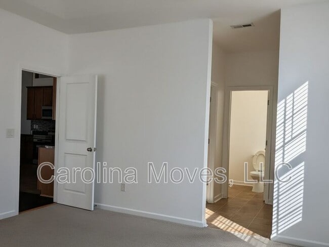 Building Photo - 124 Bascom Ct