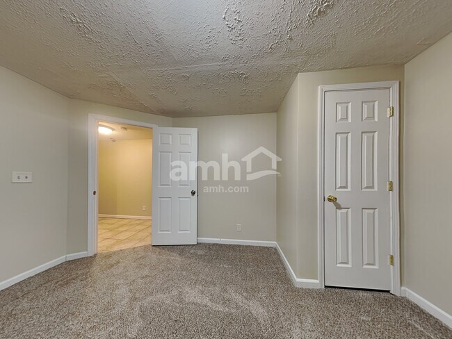 Building Photo - 8518 Woodcreek Dr