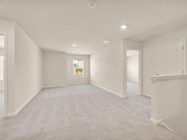 Building Photo - 167 Fernbrook Trl