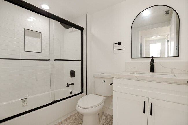 Building Photo - BRAND NEW TOWNHOUSE! One Month Free!