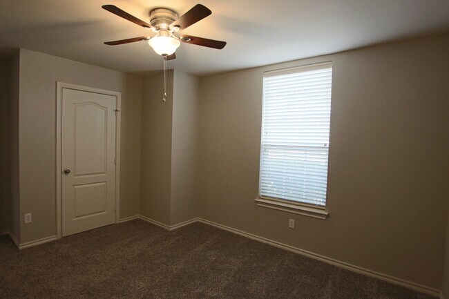 Building Photo - Stunning 3 bed 2 bath in Whitehouse ISD!