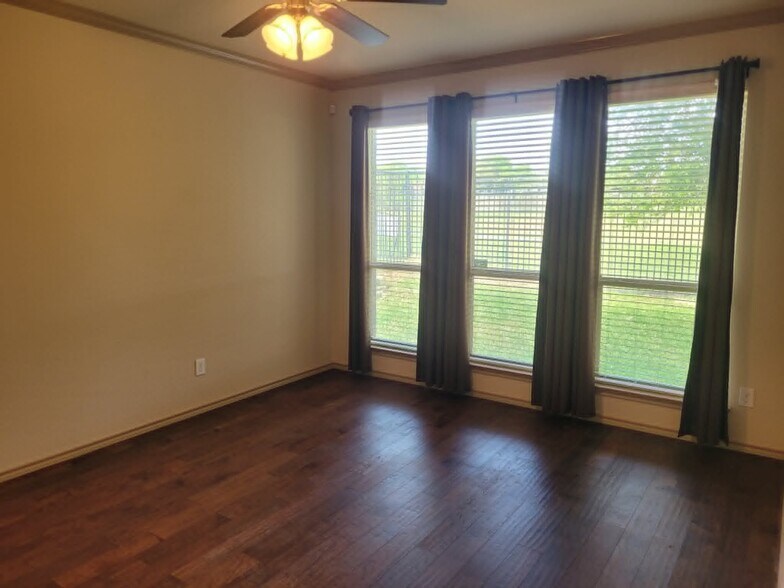 Building Photo - 5833 Tuleys Creek Dr